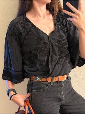 Women’s Ariat Black Midnight Rose Flutter Sleeve Cropped Top Blouse Size S